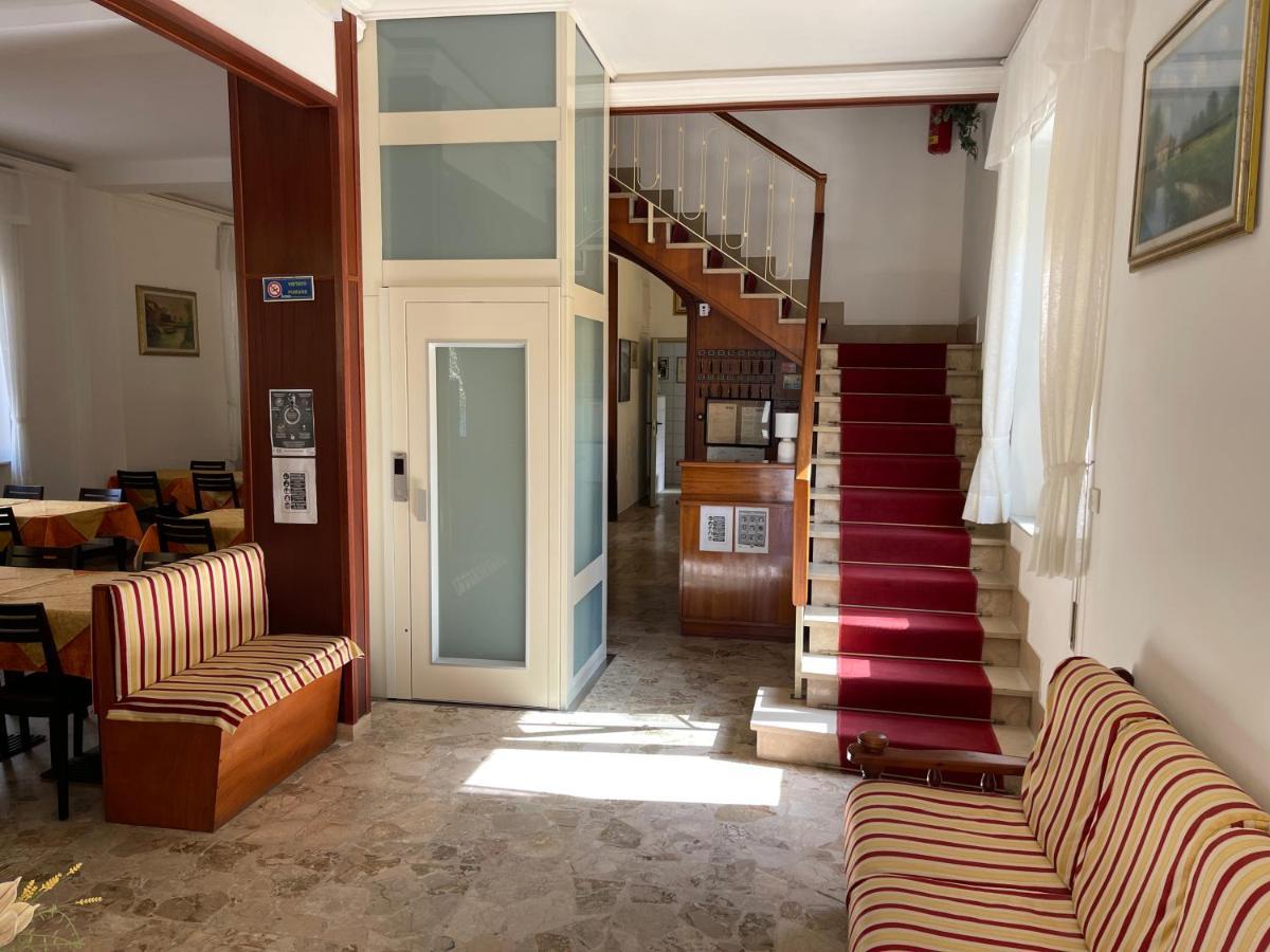 לידו די קאמאיורה Hotel Margot מראה חיצוני תמונה